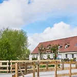 Domaine Les Saules Restaurant Favières